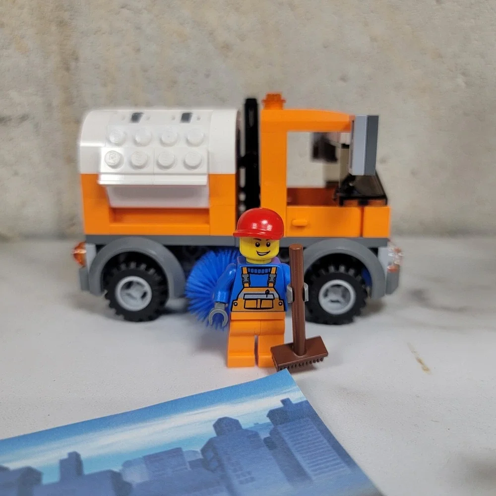 Lego 8404 City Sweeper Complete minifigures Instructions - Picture 1 of 7